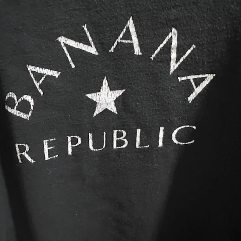 Banana Republic Garment Dye Logo Hoodie.‎ Retro look ribbed cuffs and hems Large
